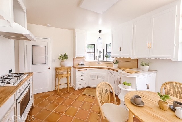 489 W Hill Street, Long Beach CA: https://media.crmls.org/medias/9ae2b0b8-141d-49a9-ac16-c476342b23ac.jpg
