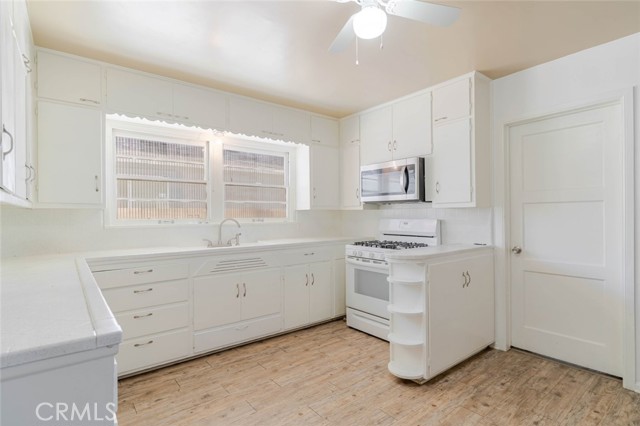 Detail Gallery Image 7 of 41 For 44632 Fern Ave, Lancaster,  CA 93534 - 5 Beds | 3 Baths