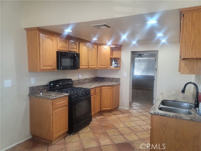 26969 Lakeview Drive, Helendale CA: https://media.crmls.org/medias/9ae35046-6f30-4fcc-a730-bbf1b6bac4f3.jpg