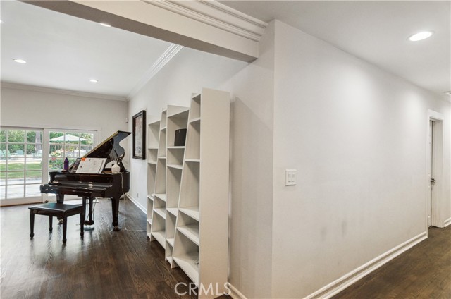 20283 Lorenzana Drive, Woodland Hills CA: https://media.crmls.org/medias/9ae36079-85c1-4018-9a05-2e5d30b3d8b4.jpg