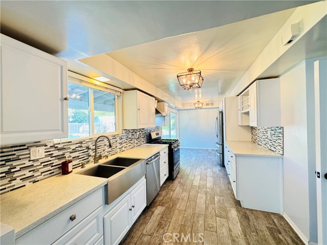 Detail Gallery Image 6 of 45 For 16737 Pineridge, Granada Hills,  CA 91344 - 4 Beds | 2/1 Baths