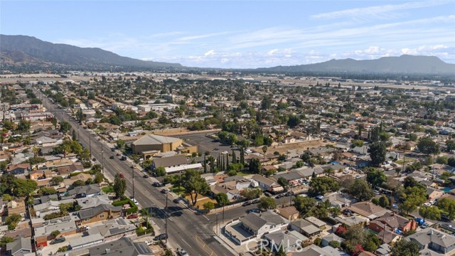 Detail Gallery Image 5 of 25 For 11200 Saticoy St, Sun Valley,  CA 91352 - 3 Beds | 2 Baths