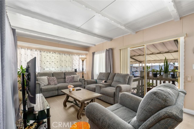 Detail Gallery Image 11 of 30 For 17455 Marygold, Bloomington,  CA 92316 - 1 Beds | 1 Baths