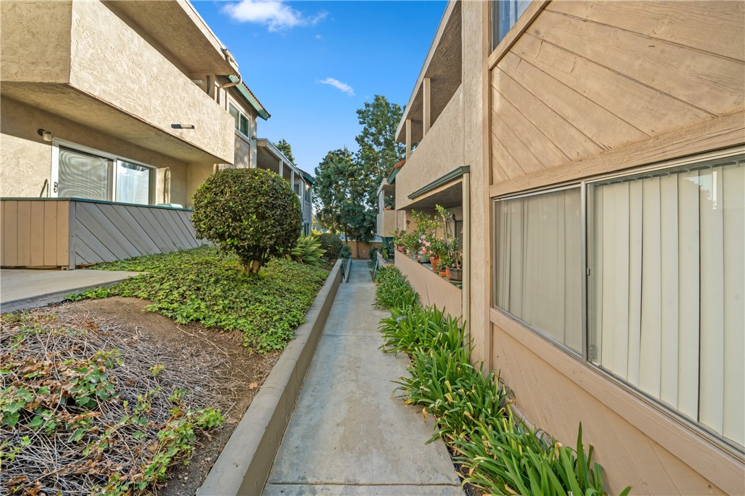 Detail Gallery Image 3 of 20 For 3435 Capalina Rd #10,  San Marcos,  CA 92069 - 2 Beds | 1 Baths