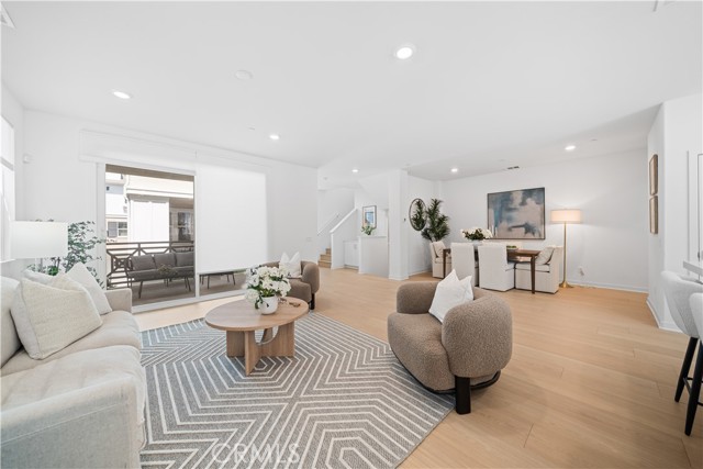 Detail Gallery Image 9 of 47 For 1042 N Anaheim Blvd #2,  Anaheim,  CA 92801 - 4 Beds | 3/1 Baths