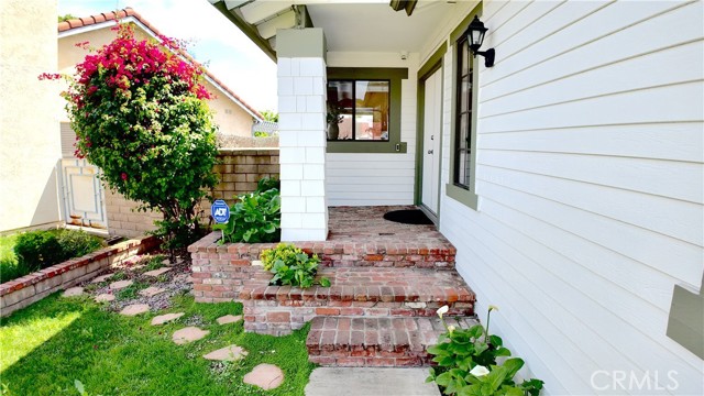 Detail Gallery Image 3 of 61 For 6 Skyline, Phillips Ranch,  CA 91766 - 4 Beds | 3 Baths