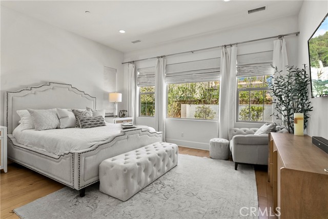 Detail Gallery Image 12 of 52 For 17352 Eucalyptus Ln, Huntington Beach,  CA 92649 - 5 Beds | 5/1 Baths