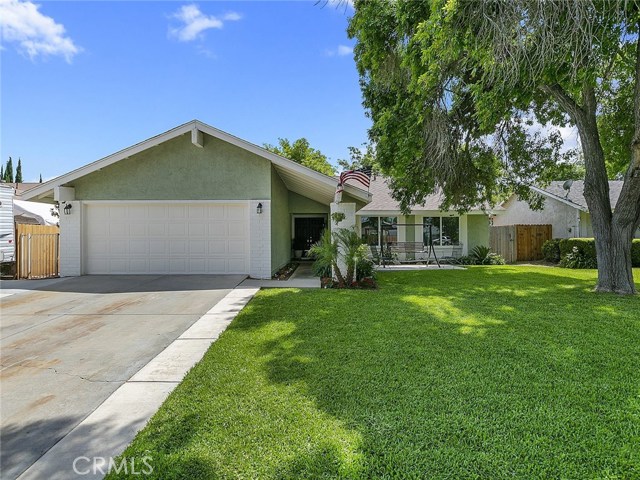 4074 Wakebridge Dr, Riverside, CA 92505