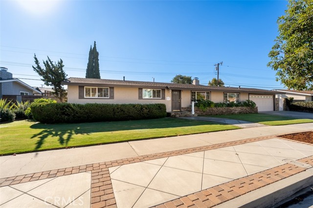 Detail Gallery Image 6 of 30 For 2020 W Willow Ave, Orange,  CA 92868 - 3 Beds | 2 Baths