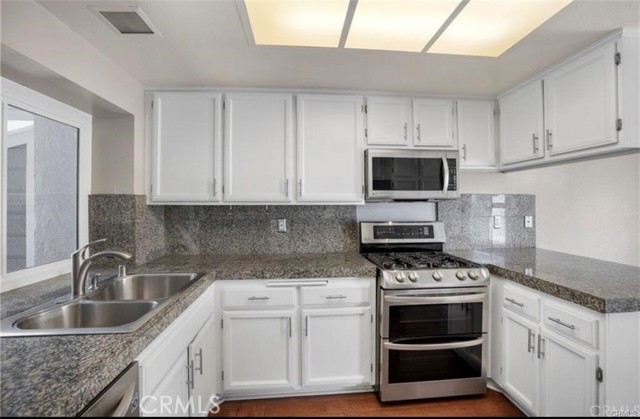 Detail Gallery Image 7 of 12 For 22122 Summit Hill Dr #10,  Lake Forest,  CA 92630 - 2 Beds | 2/1 Baths