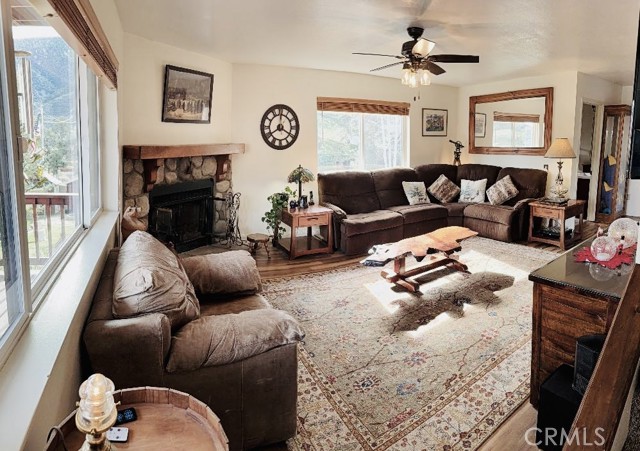 921 Piru Way, Frazier Park CA: https://media.crmls.org/medias/9ae81dce-44fd-459f-9da3-bc92977c26be.jpg