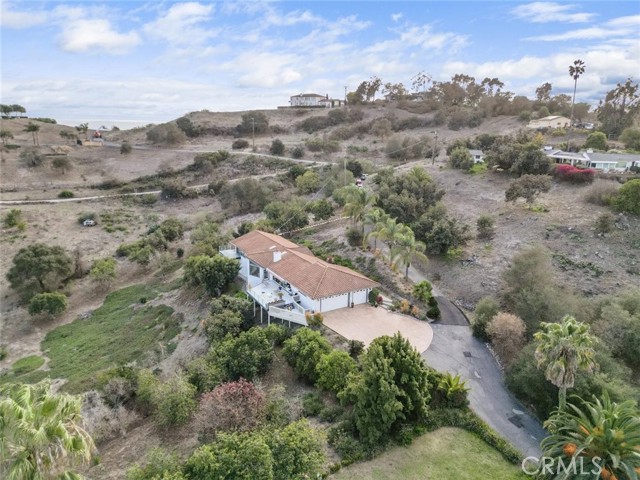 5088 San Jacinto Circle West, Fallbrook CA: https://media.crmls.org/medias/9ae8b3e4-880e-4894-867b-46416b610fe1.jpg