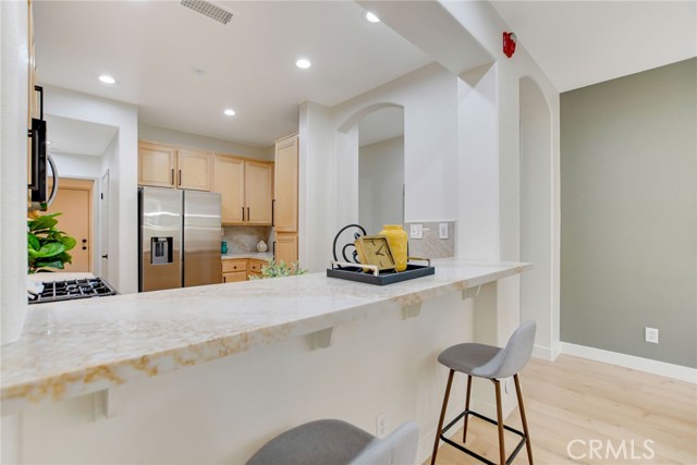 Detail Gallery Image 19 of 47 For 28210 Canterbury Ct, Valencia,  CA 91354 - 2 Beds | 2/1 Baths