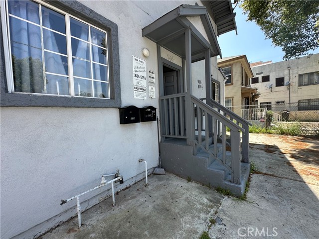 Detail Gallery Image 10 of 15 For 914 W 41st St, Los Angeles,  CA 90037 - – Beds | – Baths