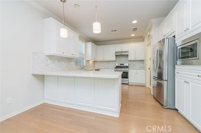 Detail Gallery Image 7 of 29 For 183 Bright Poppy, Irvine,  CA 92618 - 4 Beds | 3 Baths