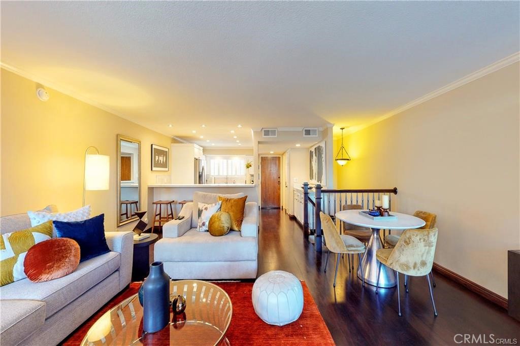 4415 Saugus Avenue #208