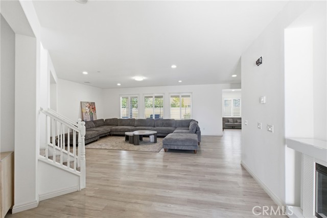 Detail Gallery Image 2 of 26 For 14648 Viva Dr, Corona,  CA 92880 - 6 Beds | 3/1 Baths