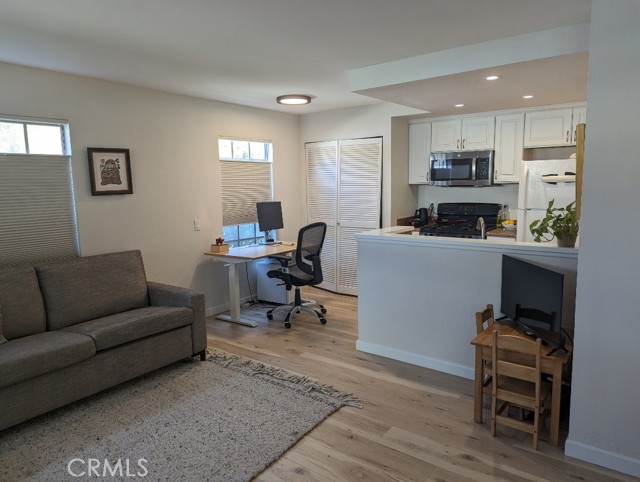 Detail Gallery Image 3 of 10 For 730 Eastshore #1,  Chula Vista,  CA 91913 - 1 Beds | 1 Baths