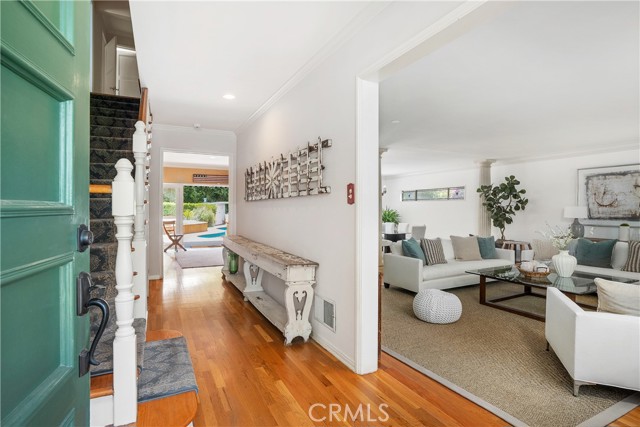 11818 Laurel Hills Road, Studio City CA: https://media.crmls.org/medias/9aea8ccd-cbfd-4f69-b6fb-c910b896a089.jpg