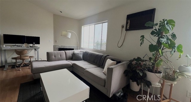 Detail Gallery Image 2 of 15 For 1143 Wilcox Pl, Hollywood,  CA 90038 - 1 Beds | 2 Baths