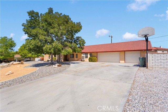 Detail Gallery Image 2 of 51 For 18830 Munsee Rd, Apple Valley,  CA 92307 - 4 Beds | 2/1 Baths