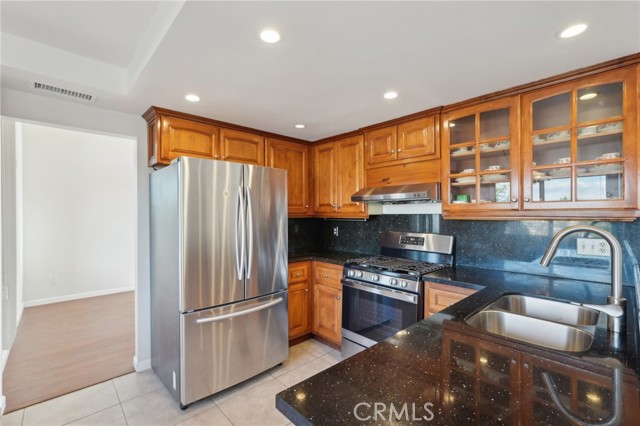 Detail Gallery Image 6 of 25 For 729 La Loma Ln, Corona,  CA 92879 - 4 Beds | 2/1 Baths