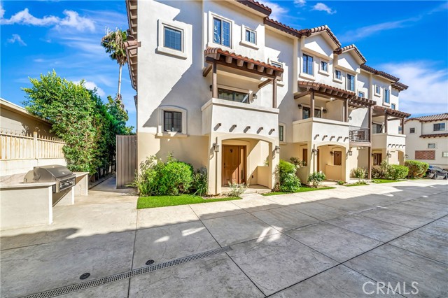 1101 N Maclay Avenue, San Fernando CA: https://media.crmls.org/medias/9aeba56c-ce2a-4671-a6a9-cc5084043165.jpg