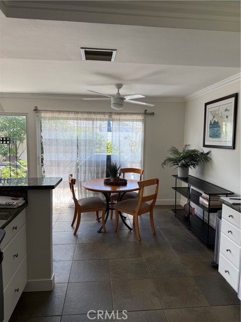 Detail Gallery Image 6 of 19 For 2522 University, Newport Beach,  CA 92660 - 2 Beds | 2 Baths