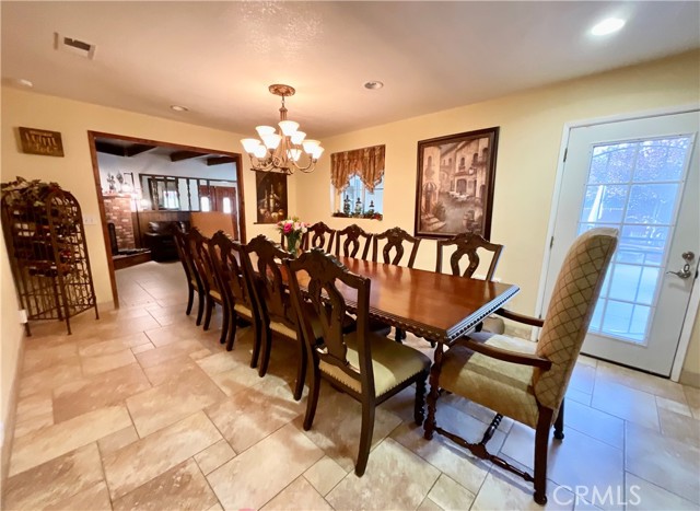 10195 Shangri La Avenue, Hesperia CA: https://media.crmls.org/medias/9aec55d2-ff93-43d6-b411-db59c103b476.jpg