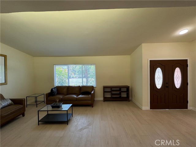 Detail Gallery Image 4 of 26 For 9200 Wilbur Ave, Northridge,  CA 91324 - 3 Beds | 2 Baths
