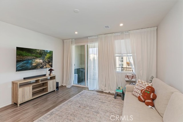 Detail Gallery Image 11 of 39 For 129 Dove Lndg, Covina,  CA 91722 - 3 Beds | 3 Baths