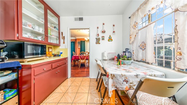 Detail Gallery Image 7 of 22 For 3937 W 106th St, Inglewood,  CA 90303 - 4 Beds | 2 Baths