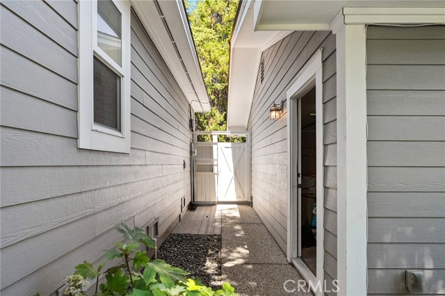 2176 Bidwell Avenue, Chico CA: https://media.crmls.org/medias/9aed25dc-37c0-466f-ac9d-724554e3d304.jpg
