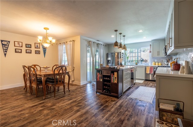 Detail Gallery Image 3 of 19 For 27295 via Marcia, Saugus,  CA 91350 - 4 Beds | 2 Baths