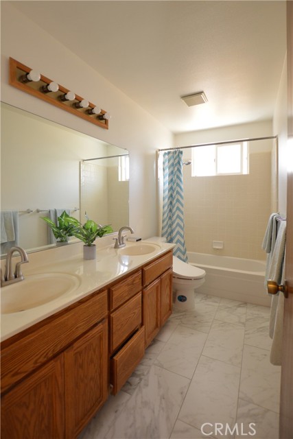 Detail Gallery Image 10 of 13 For 2 Kevin Ct, Chico,  CA 95928 - 3 Beds | 2 Baths