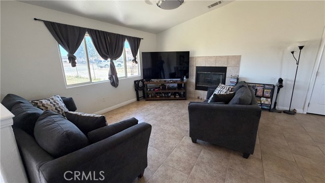 Detail Gallery Image 3 of 10 For 12794 Navajo, Apple Valley,  CA 92308 - 3 Beds | 2 Baths