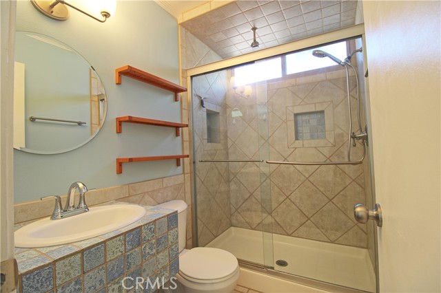 711 HACIENDA Drive, Riverside CA: https://media.crmls.org/medias/9aeedbf5-73c6-450c-b1a4-e2743b5ebf6a.jpg