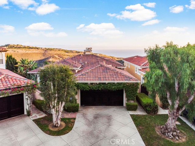 5 Sea View Lane, Newport Coast CA: https://media.crmls.org/medias/9aef24c0-a706-427b-883e-789d1d169f02.jpg