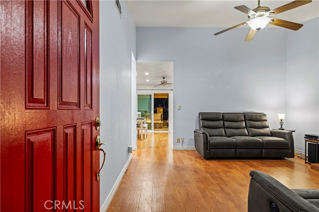 21742 Grovepark Drive, Saugus CA: https://media.crmls.org/medias/9af06e36-4949-4b29-9e35-33892a7690e1.jpg