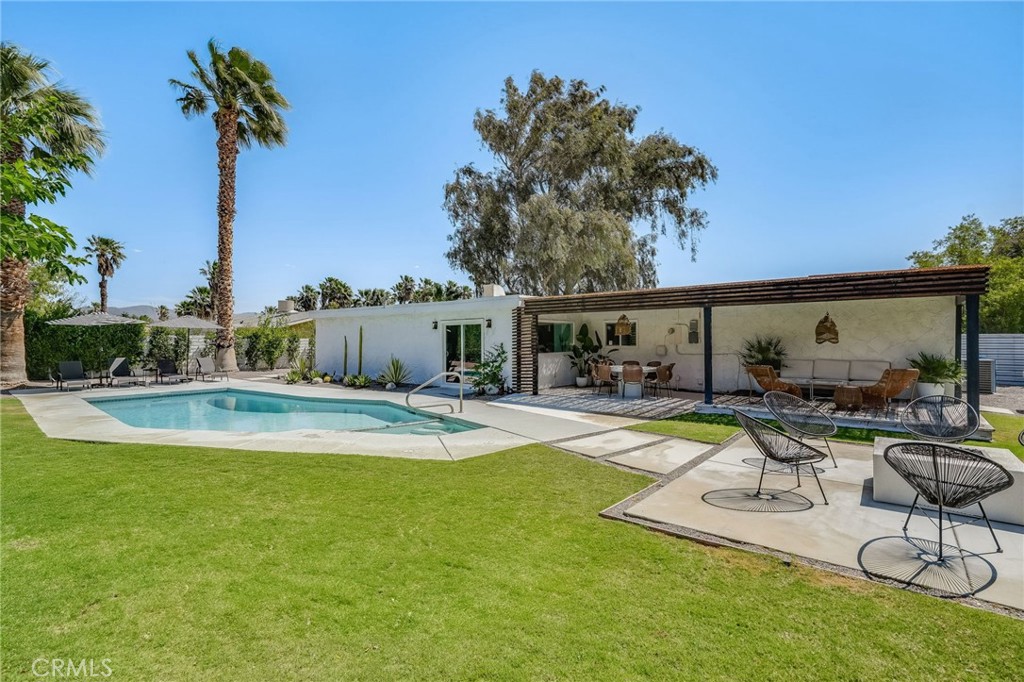 2881 N Cypress Road