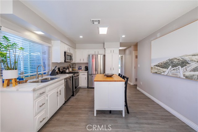 Detail Gallery Image 31 of 53 For 1422 Camelot Dr, Corona,  CA 92882 - 2 Beds | 1/1 Baths