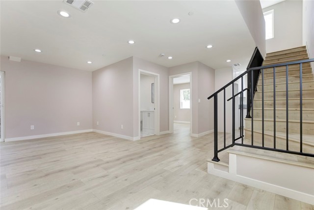 Detail Gallery Image 6 of 25 For 15557 Wyandotte St, Van Nuys,  CA 91406 - 3 Beds | 2 Baths