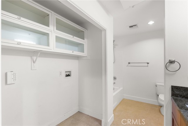 Detail Gallery Image 16 of 39 For 300 E 4th St #205,  Long Beach,  CA 90802 - 2 Beds | 2 Baths