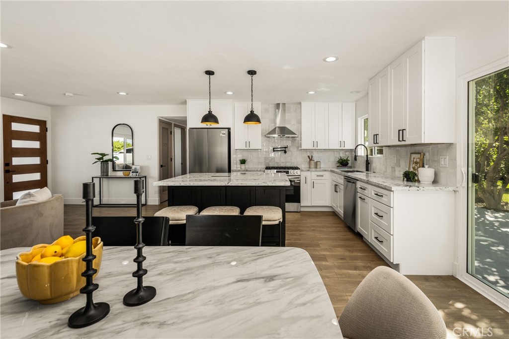 https://media.crmls.org/medias/9af38a87-3243-46c0-b7d4-616602032b16.jpg?preset=X-Large