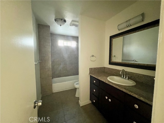 Detail Gallery Image 5 of 15 For 620 N Grand Ave, Santa Ana,  CA 92701 - 2 Beds | 1 Baths