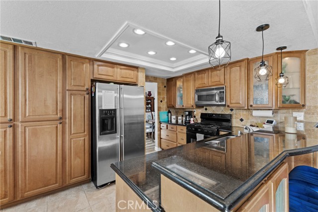 Detail Gallery Image 9 of 33 For 12929 Topaz Cir, Victorville,  CA 92392 - 5 Beds | 3 Baths