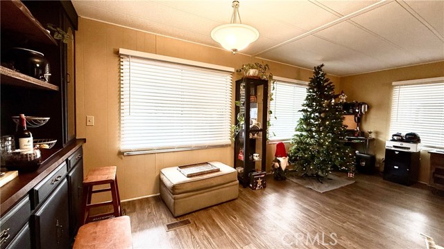 25521 Lincoln Avenue, Hemet CA: https://media.crmls.org/medias/9af4bd15-746e-4301-9987-ed06c02831b6.jpg