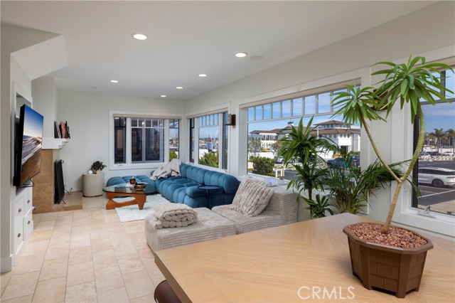 Detail Gallery Image 9 of 22 For 203 8th, Newport Beach,  CA 92661 - – Beds | – Baths