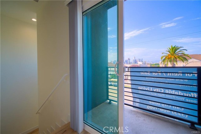 Detail Gallery Image 13 of 17 For 630 E Adams Bld, Los Angeles,  CA 90011 - 4 Beds | 2/1 Baths