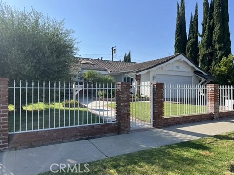 Detail Gallery Image 2 of 30 For 9801 Quakertown Ave, Chatsworth,  CA 91311 - 4 Beds | 2 Baths